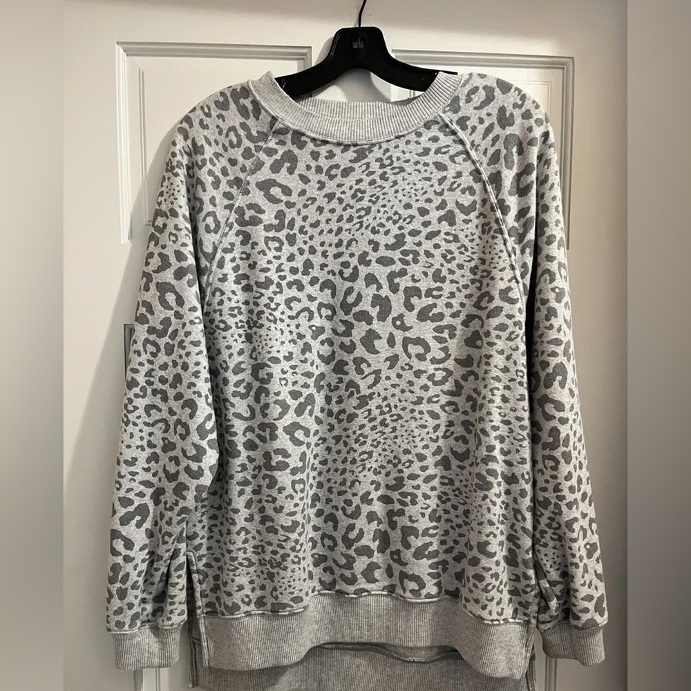 American Eagle Leapord Print Sweater